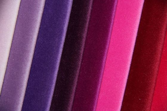 Lichtschutz-Veloursleder-Samt-Gewebe-Polyester-purpurrotes Veloursleder-Polsterungs-Gewebe